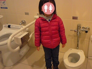 トイレの親子 トイレが好きな女の子